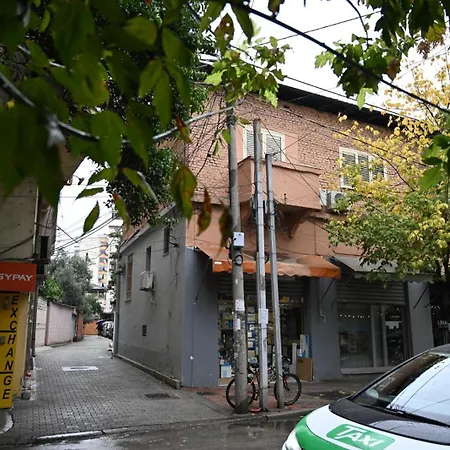 Rent 1 地拉那