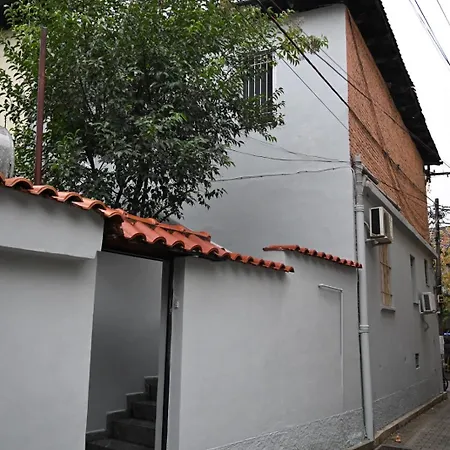 Rent 1 * 地拉那